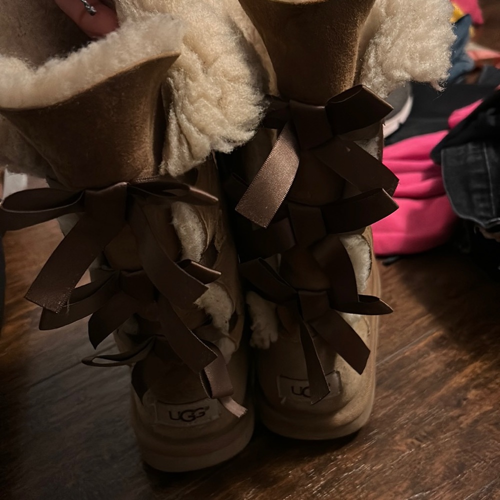 Chestnut 3 Bow Uggs